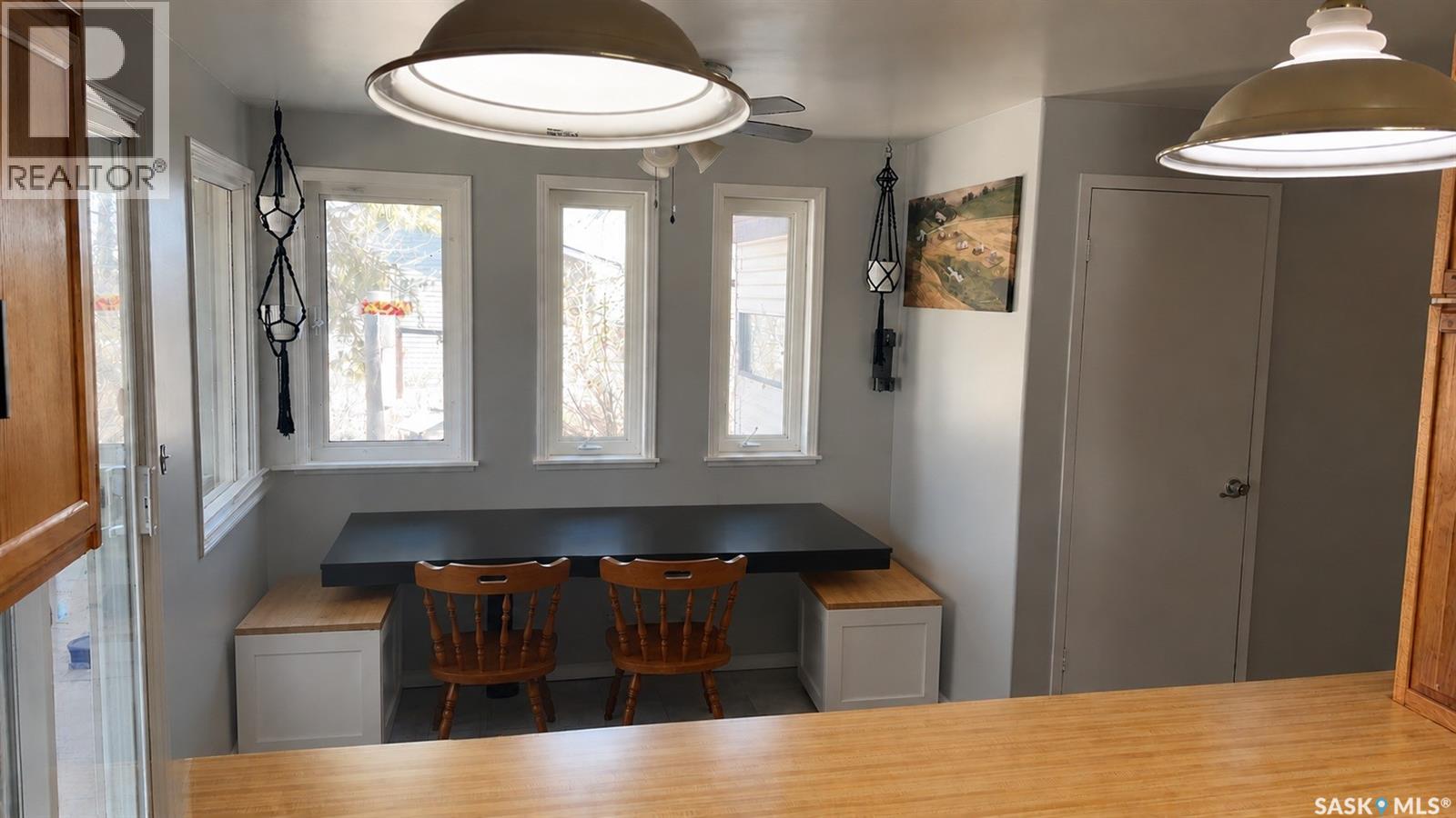 60 Railway Avenue, Redvers, Saskatchewan  S0C 2H0 - Photo 3 - SK041224