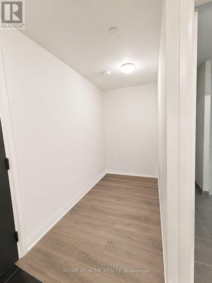 303 - 412 Silver Maple Road, Oakville, Ontario  L6H 7E3 - Photo 11 - W13699778