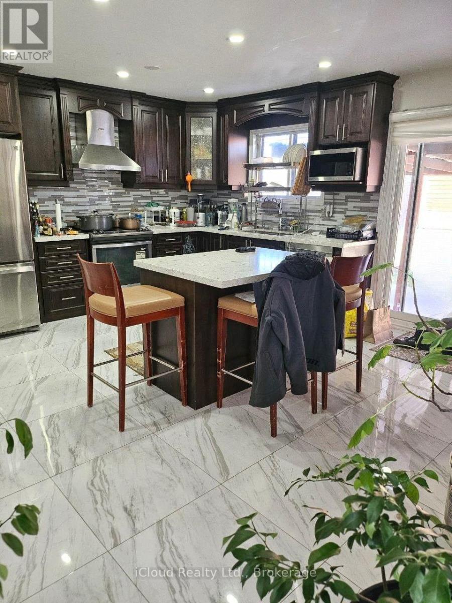 Upper - 61 Hull Street, Mississauga, Ontario  L4T 1C9 - Photo 10 - W13699794