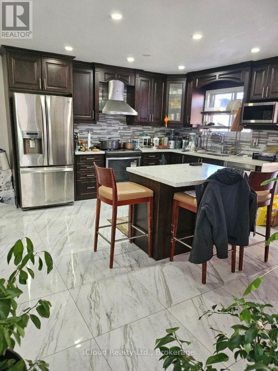 Upper - 61 Hull Street, Mississauga, Ontario  L4T 1C9 - Photo 11 - W13699794