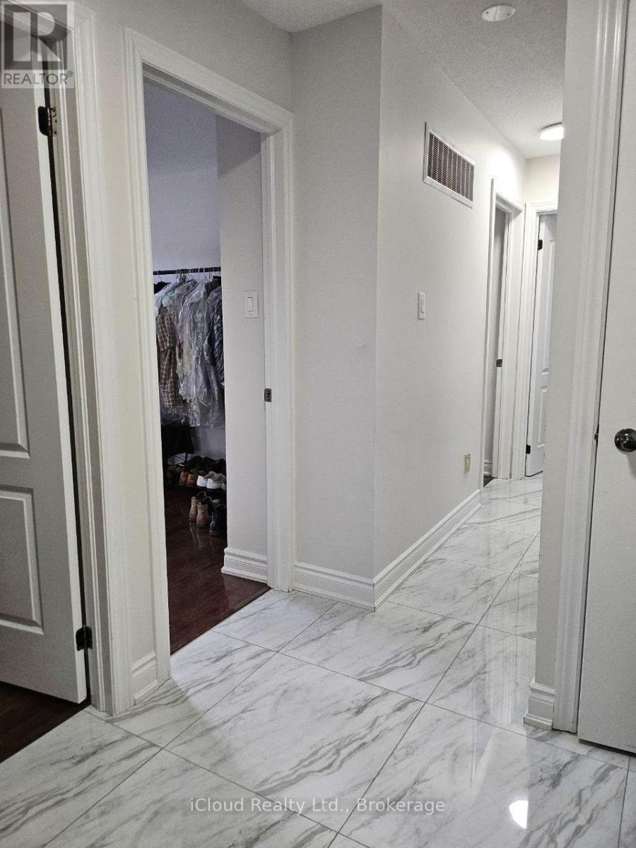 Upper - 61 Hull Street, Mississauga, Ontario  L4T 1C9 - Photo 13 - W13699794