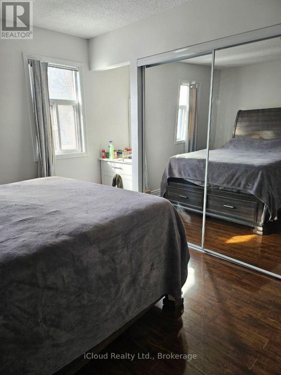 Upper - 61 Hull Street, Mississauga, Ontario  L4T 1C9 - Photo 15 - W13699794