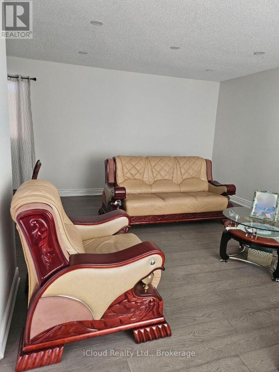 Upper - 61 Hull Street, Mississauga, Ontario  L4T 1C9 - Photo 6 - W13699794