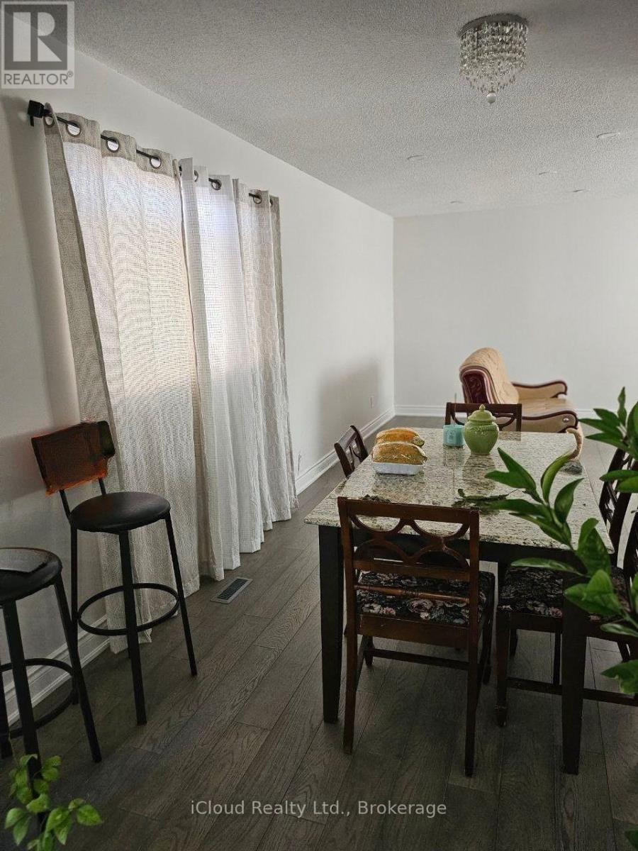 Upper - 61 Hull Street, Mississauga, Ontario  L4T 1C9 - Photo 9 - W13699794