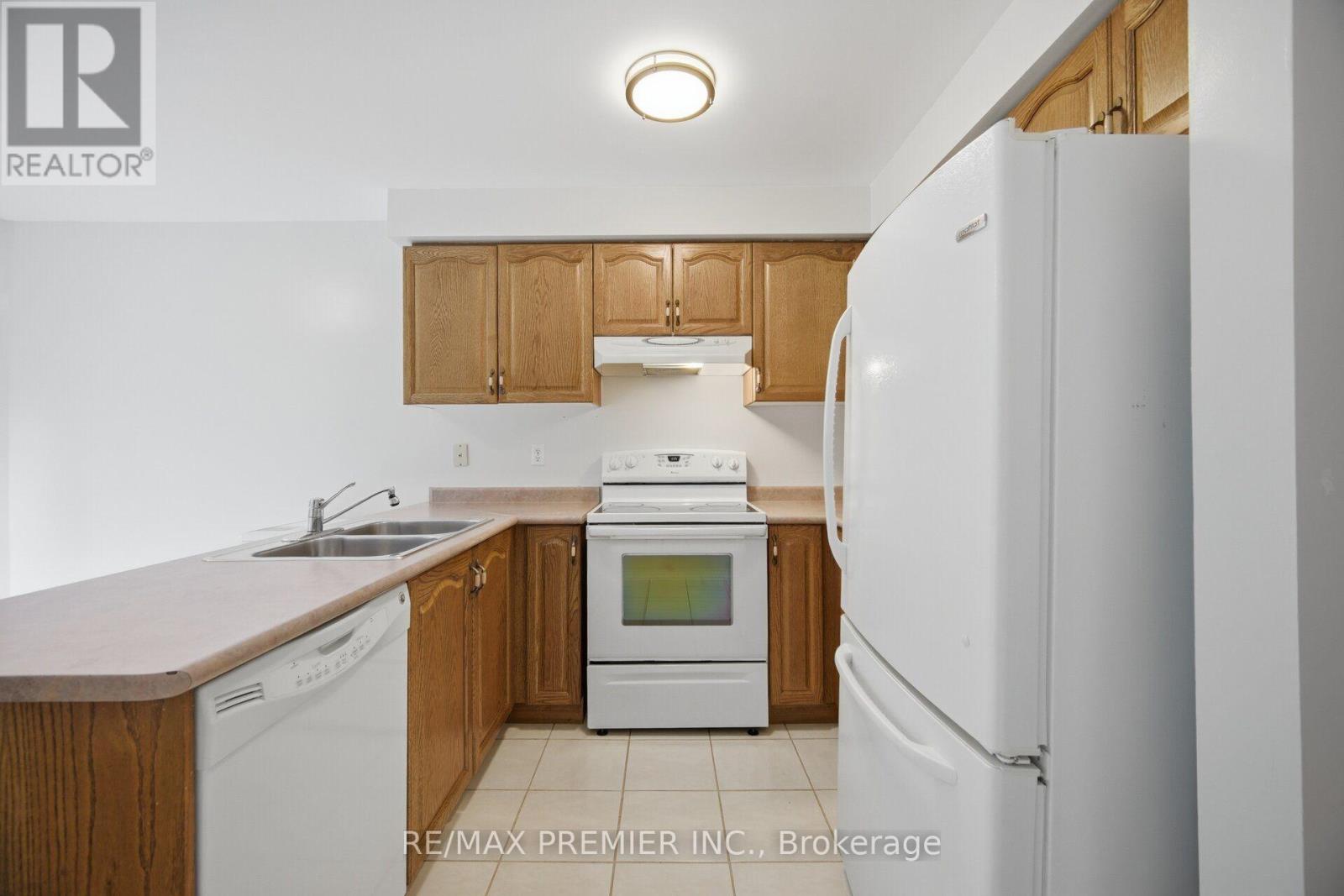 14 Crestridge Drive, Caledon, Ontario  L7E 2T7 - Photo 7 - W13699824
