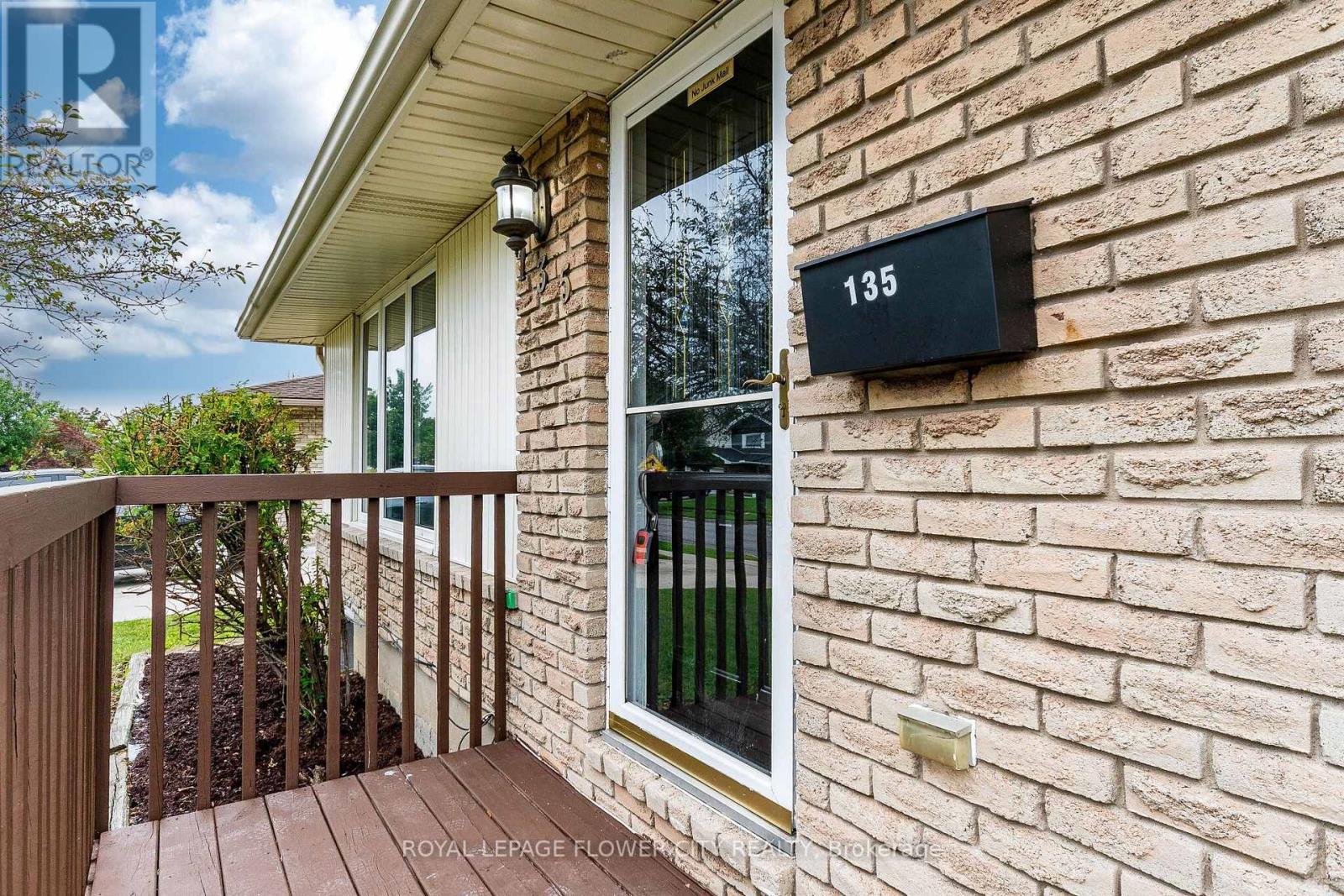 135 Keefer Road, Thorold, Ontario  L2V 4N1 - Photo 2 - X13698904