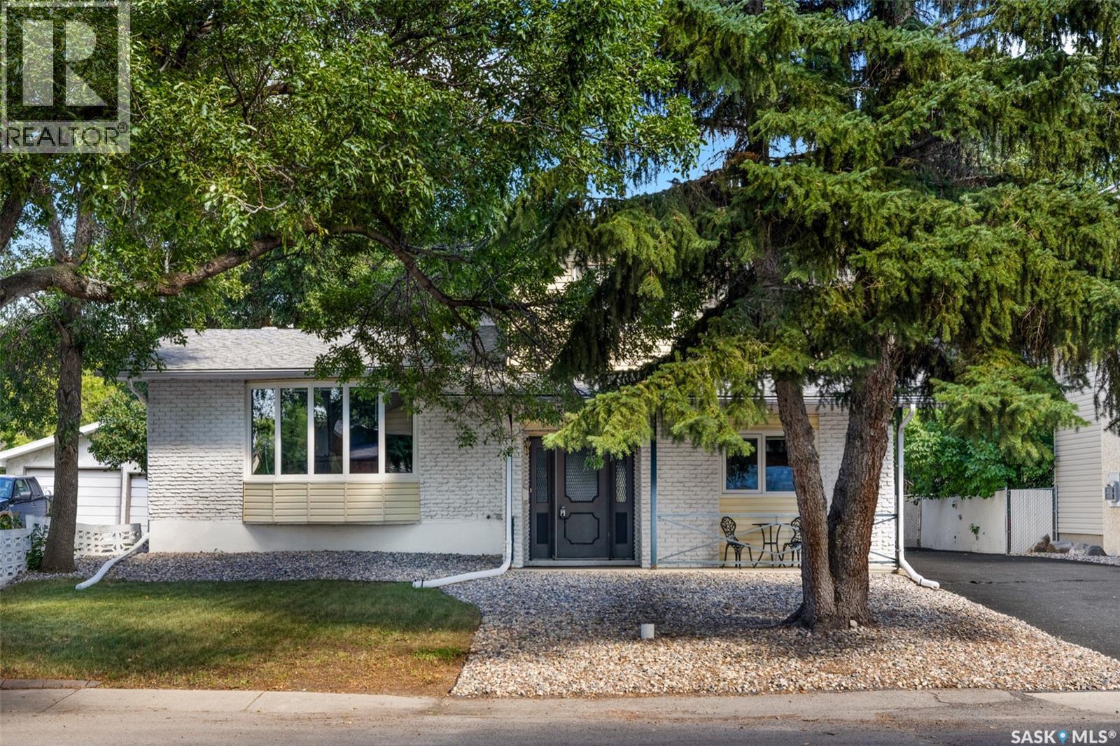 305 Hanley Crescent, Regina, Saskatchewan  S4R 5A9 - Photo 1 - SK046152