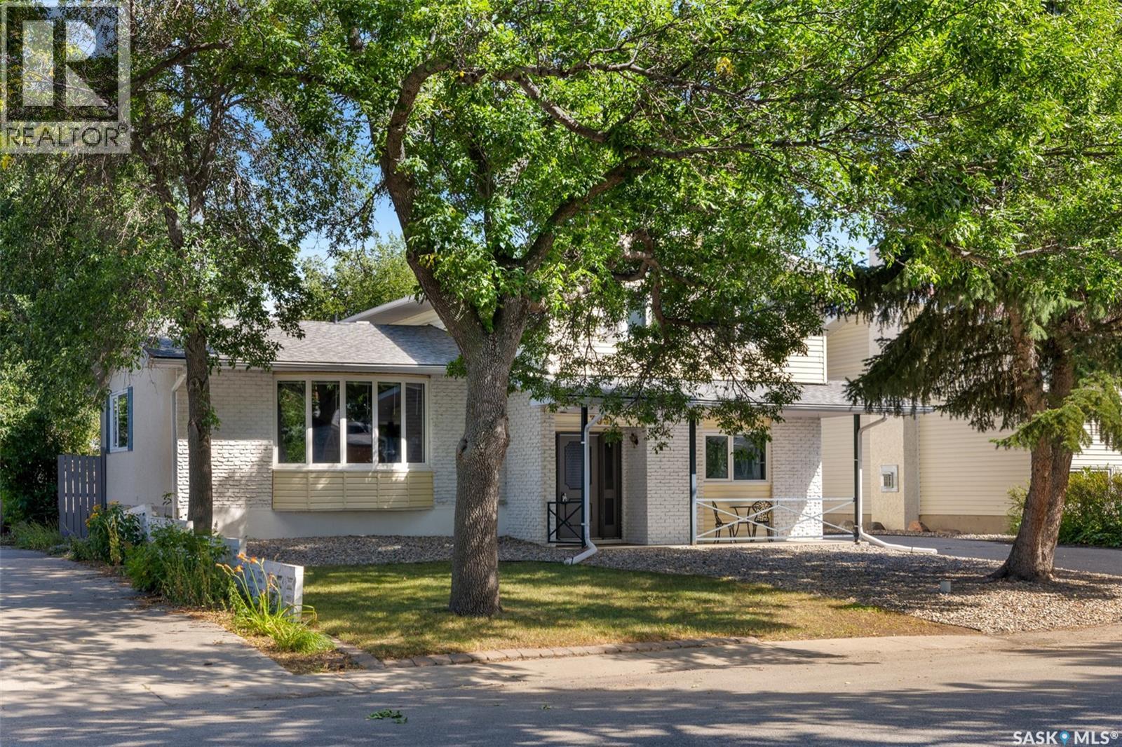 305 Hanley Crescent, Regina, Saskatchewan  S4R 5A9 - Photo 2 - SK046152