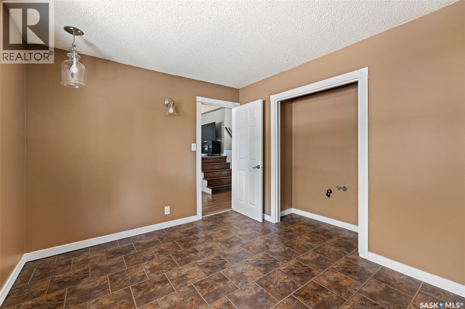 305 Hanley Crescent, Regina, Saskatchewan  S4R 5A9 - Photo 8 - SK046152