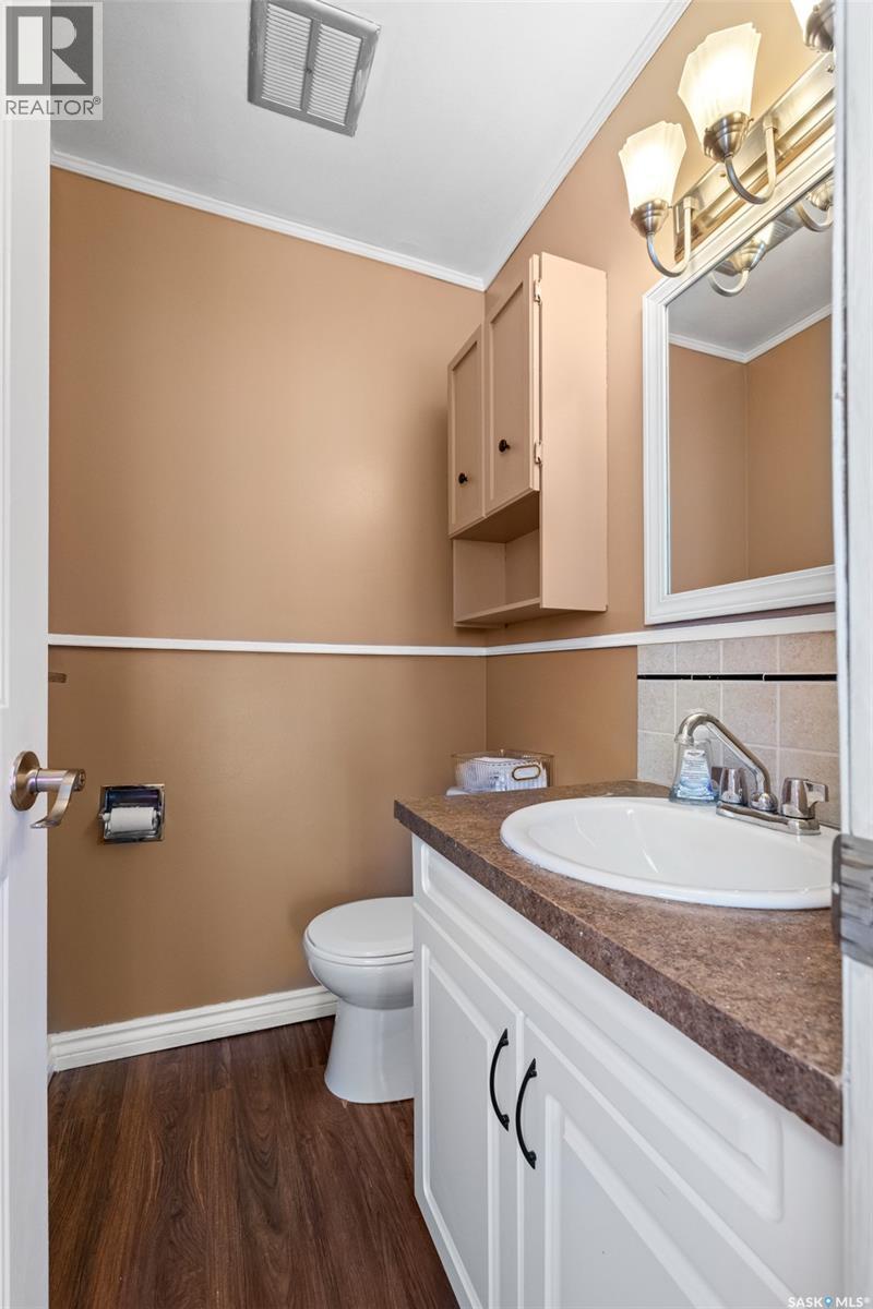 305 Hanley Crescent, Regina, Saskatchewan  S4R 5A9 - Photo 9 - SK046152