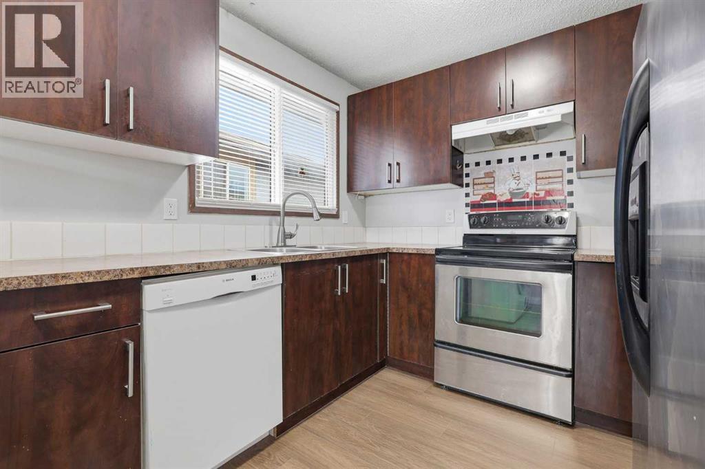 15 Doverville Way SE, Calgary, Alberta  T2B 2N6 - Photo 5 - A2338609
