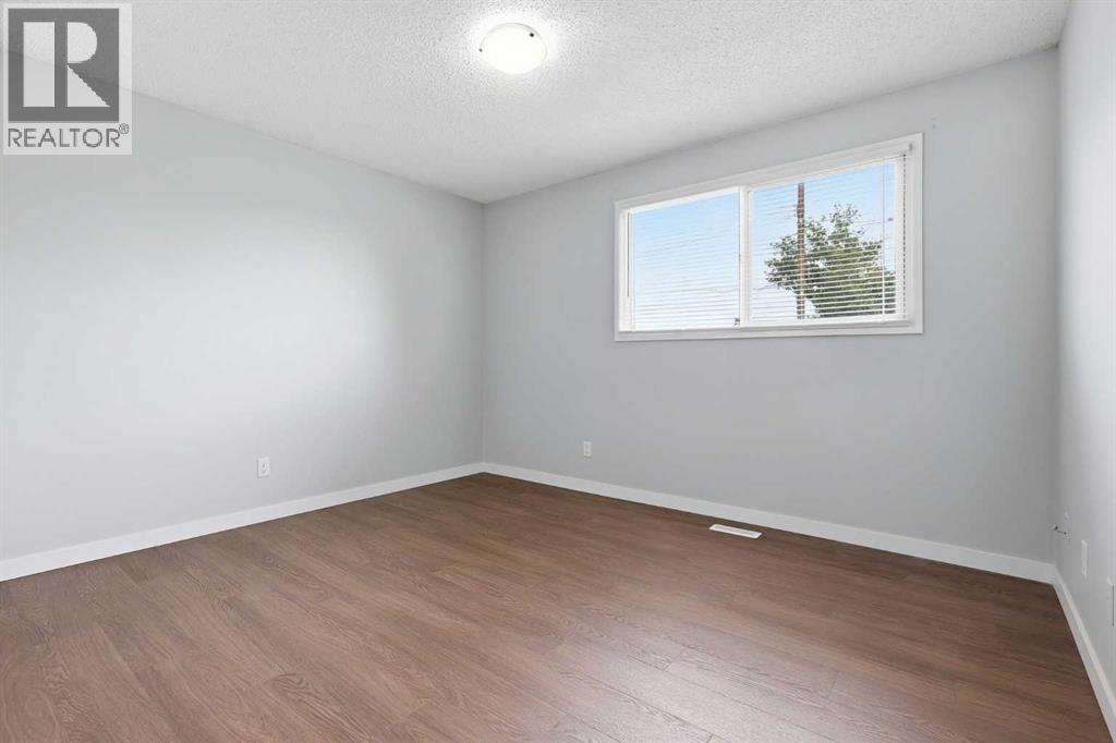 15 Doverville Way SE, Calgary, Alberta  T2B 2N6 - Photo 12 - A2338609