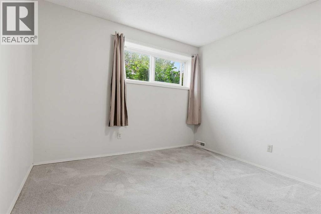 15 Doverville Way SE, Calgary, Alberta  T2B 2N6 - Photo 22 - A2338609