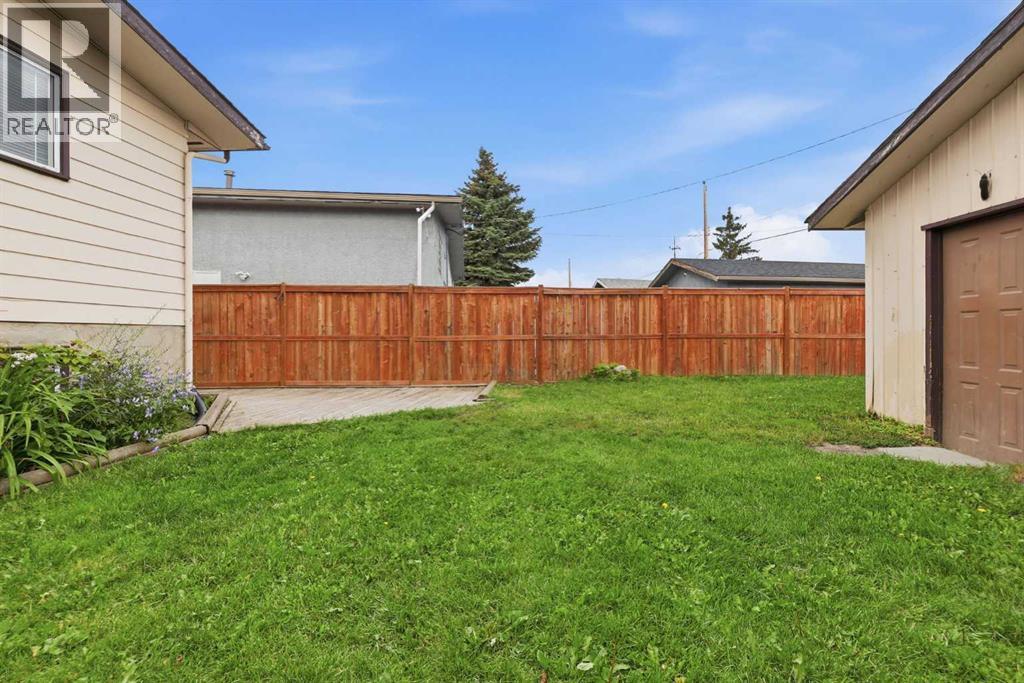 15 Doverville Way SE, Calgary, Alberta  T2B 2N6 - Photo 32 - A2338609