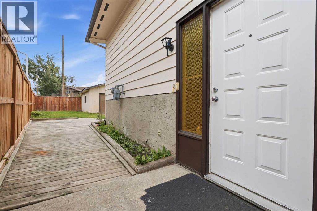 15 Doverville Way SE, Calgary, Alberta  T2B 2N6 - Photo 29 - A2338609