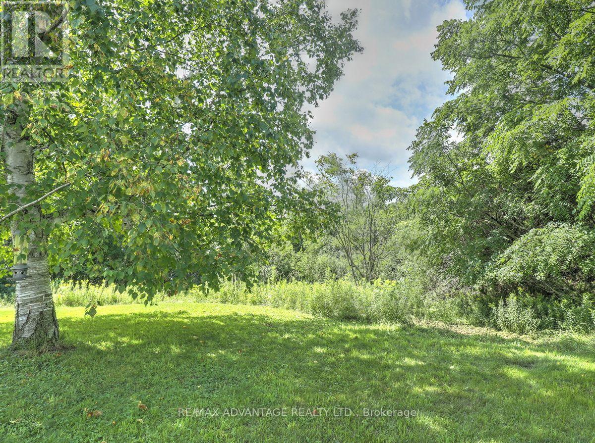 45 Agincourt Gardens, London South, Ontario  N5Z 4E5 - Photo 4 - X13700044