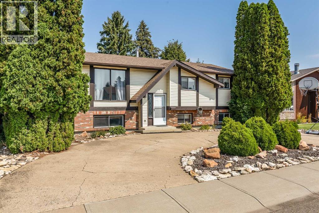 16 Rossdale Street SE, Medicine Hat, Alberta  T1B 1X4 - Photo 3 - A2338312