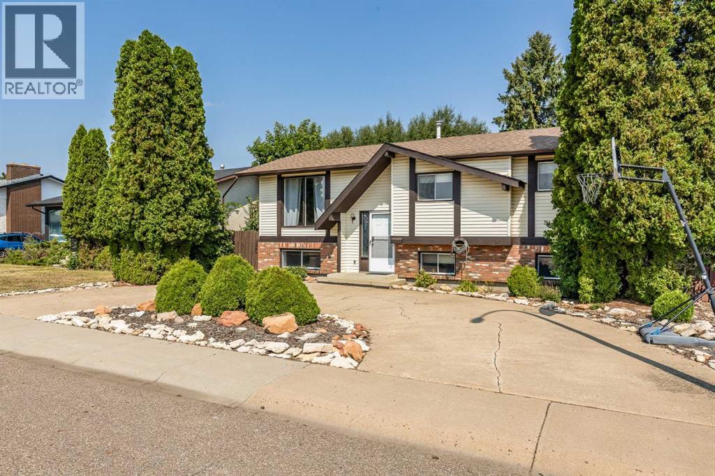16 Rossdale Street SE, Medicine Hat, Alberta  T1B 1X4 - Photo 2 - A2338312