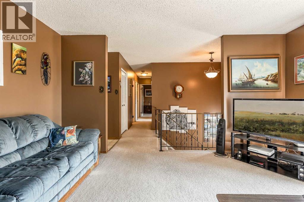 16 Rossdale Street SE, Medicine Hat, Alberta  T1B 1X4 - Photo 9 - A2338312