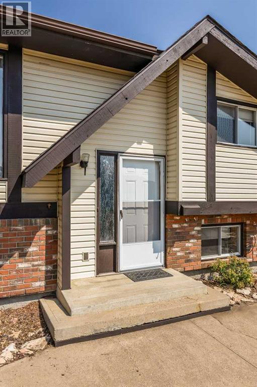 16 Rossdale Street SE, Medicine Hat, Alberta  T1B 1X4 - Photo 4 - A2338312