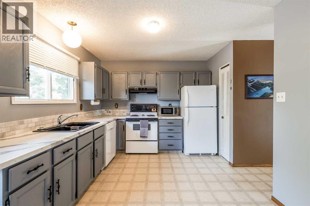 16 Rossdale Street SE, Medicine Hat, Alberta  T1B 1X4 - Photo 10 - A2338312