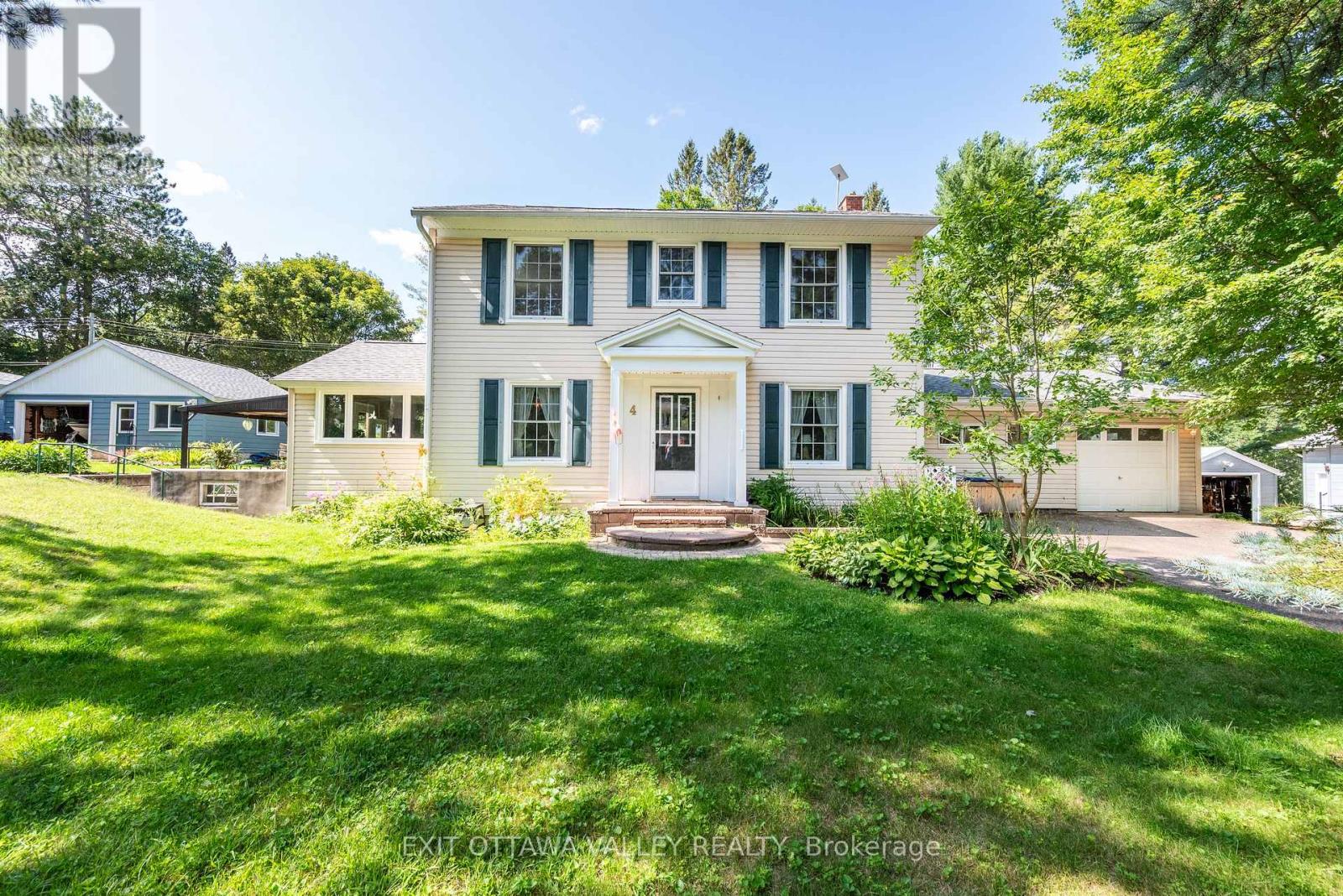 4 MACDONALD STREET, Deep River, Ontario