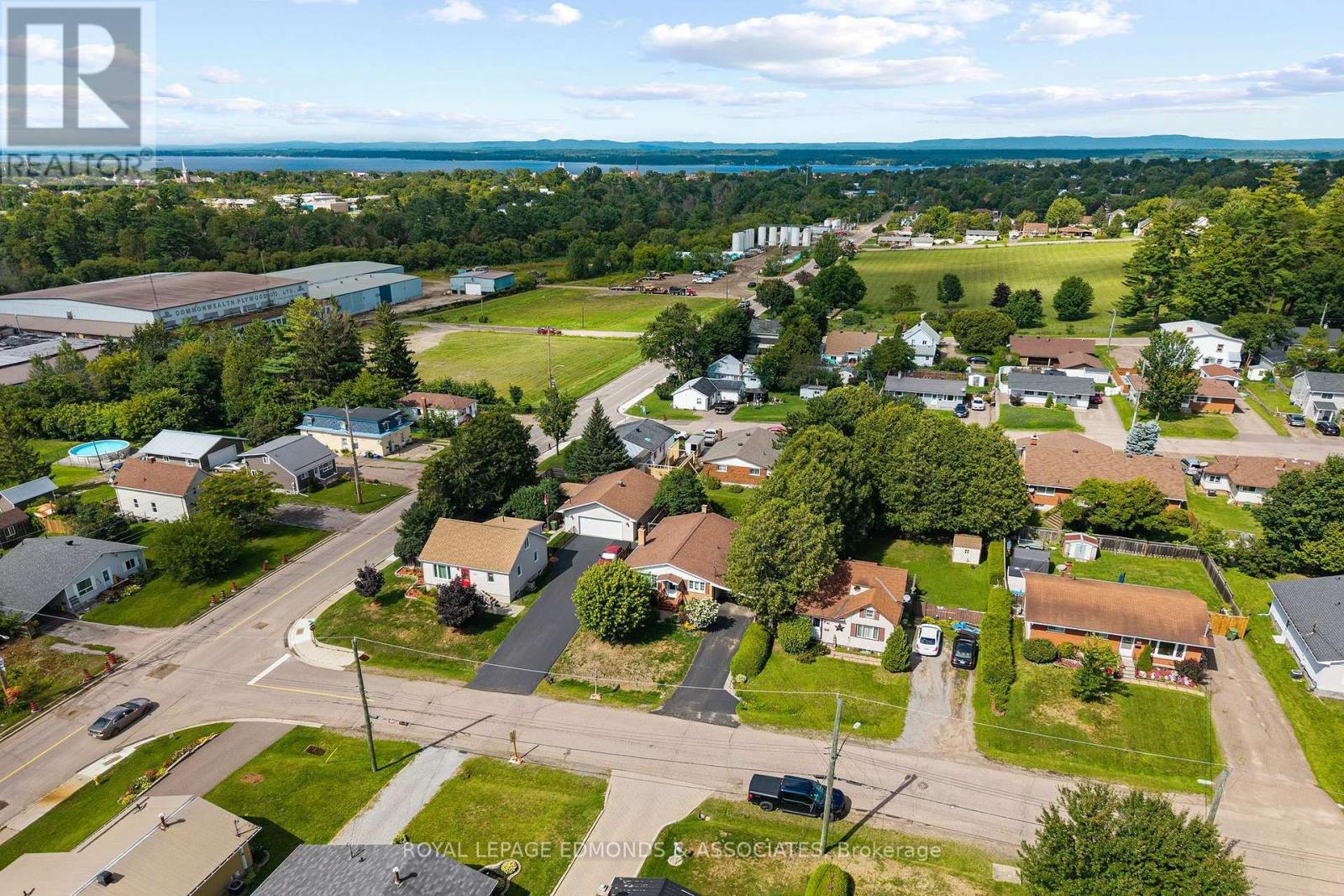 105 Ellis Avenue, Pembroke, Ontario K8A 2H7 - Photo 4 - X13700142