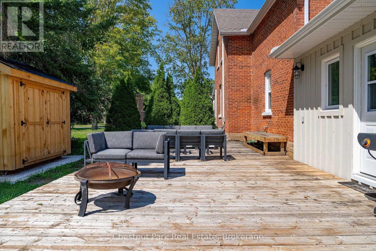 9 Wellington Street E, Clearview (Creemore), Ontario  L0M 1G0 - Photo 11 - S13700006