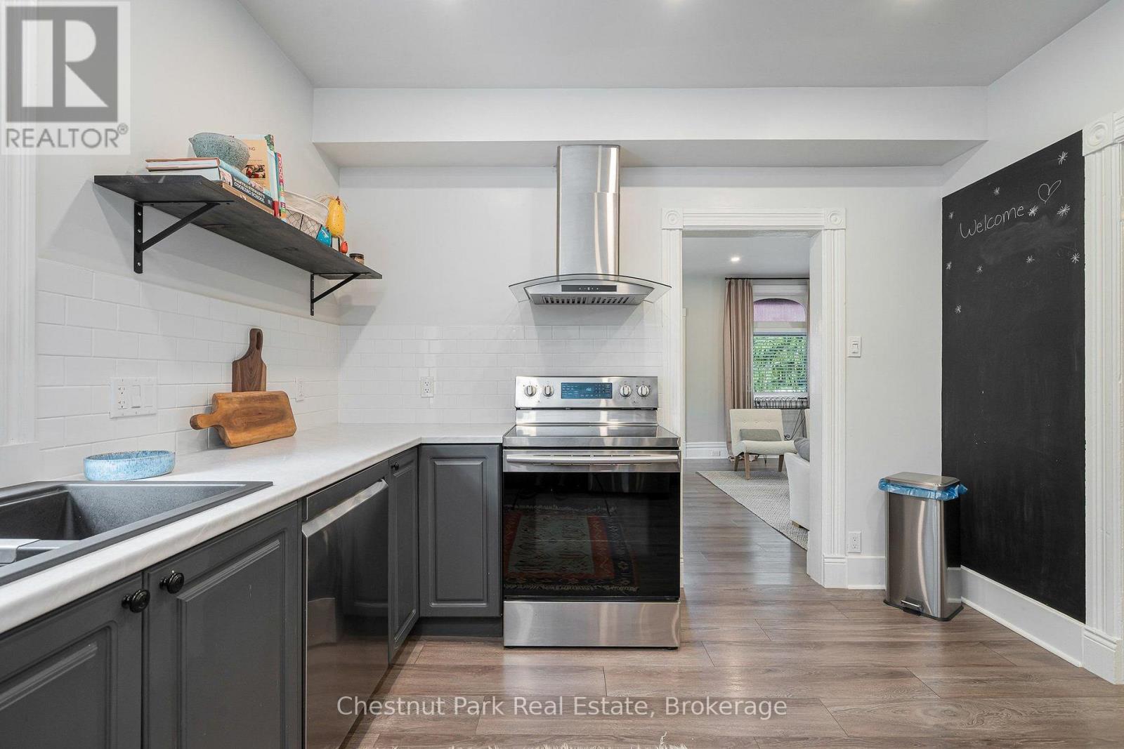9 Wellington Street E, Clearview (Creemore), Ontario  L0M 1G0 - Photo 16 - S13700006