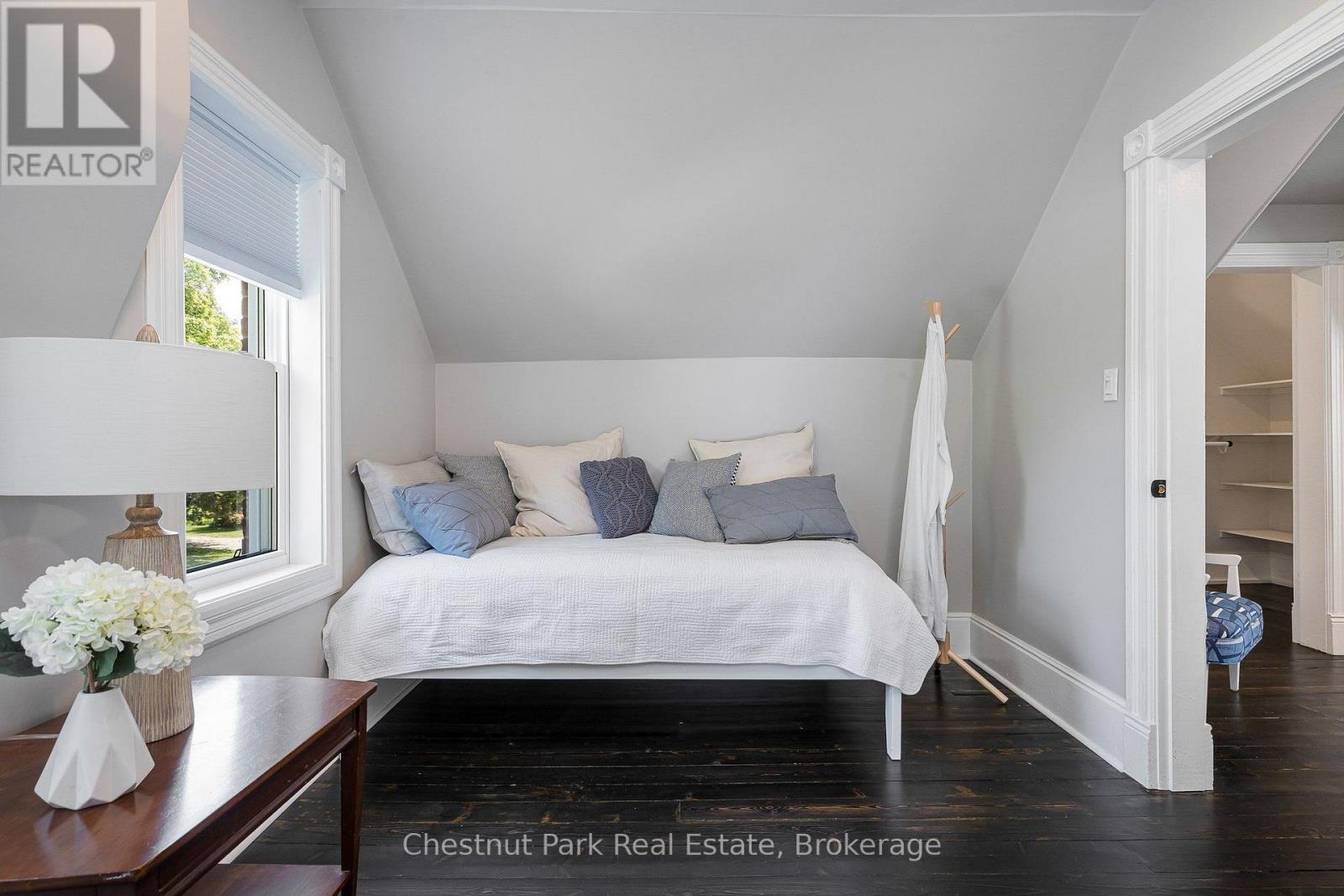 9 Wellington Street E, Clearview (Creemore), Ontario  L0M 1G0 - Photo 36 - S13700006