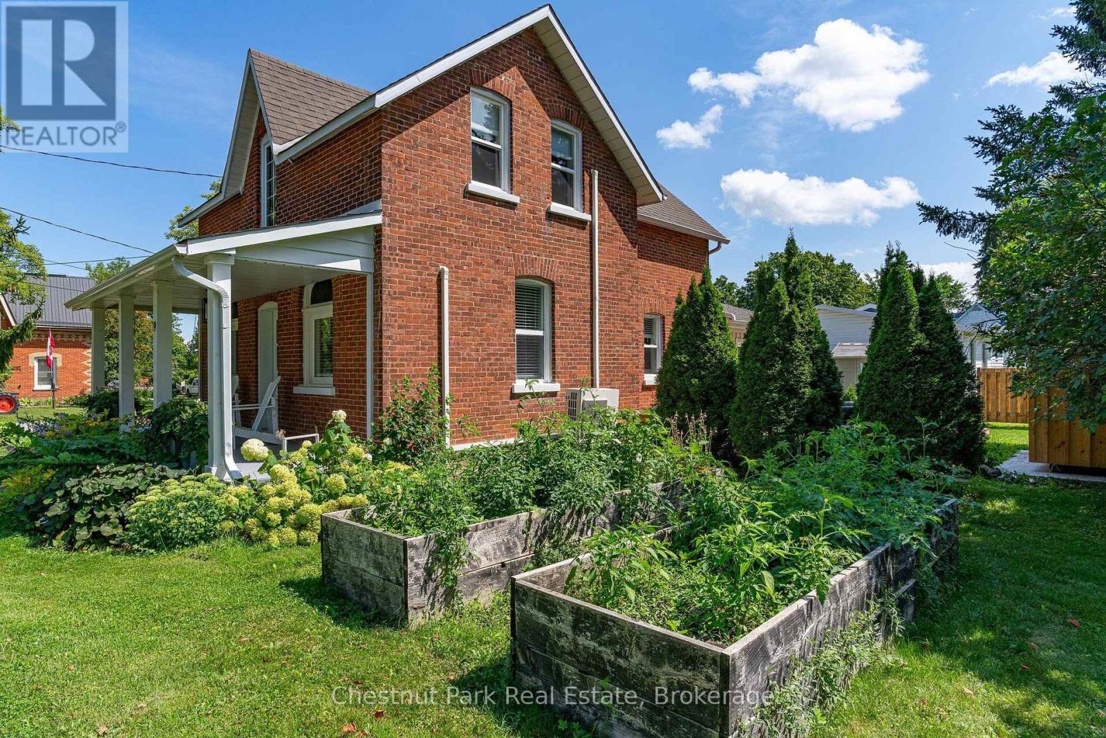 9 Wellington Street E, Clearview (Creemore), Ontario  L0M 1G0 - Photo 4 - S13700006