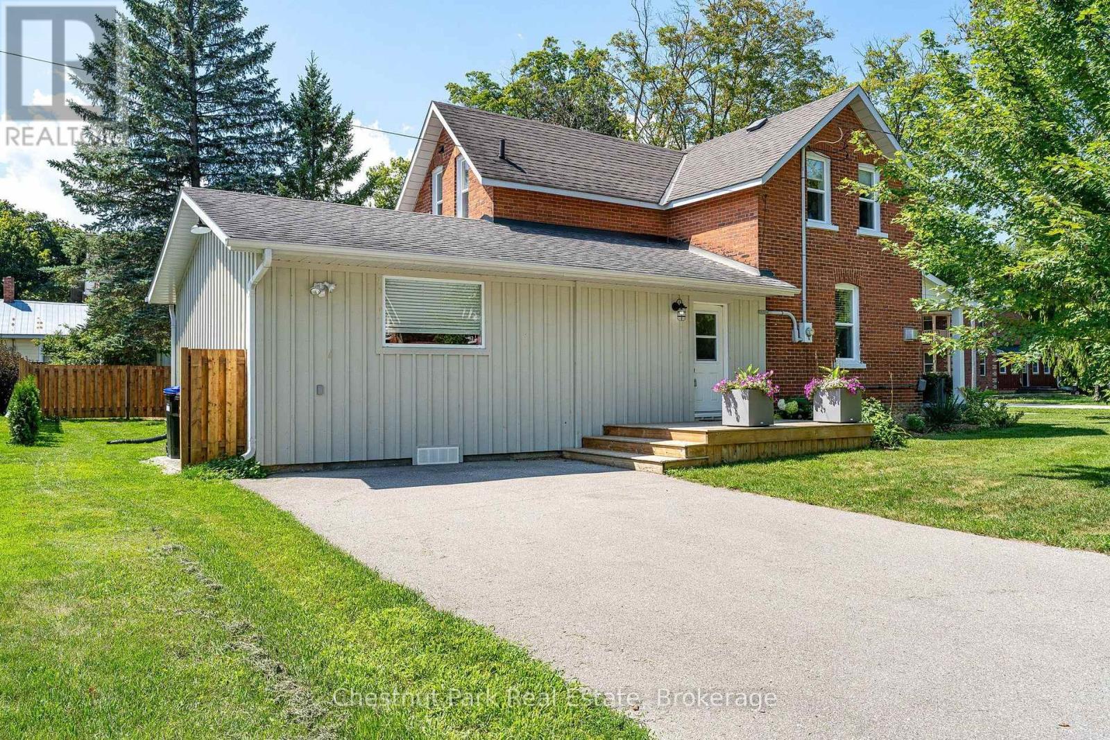 9 Wellington Street E, Clearview (Creemore), Ontario  L0M 1G0 - Photo 7 - S13700006
