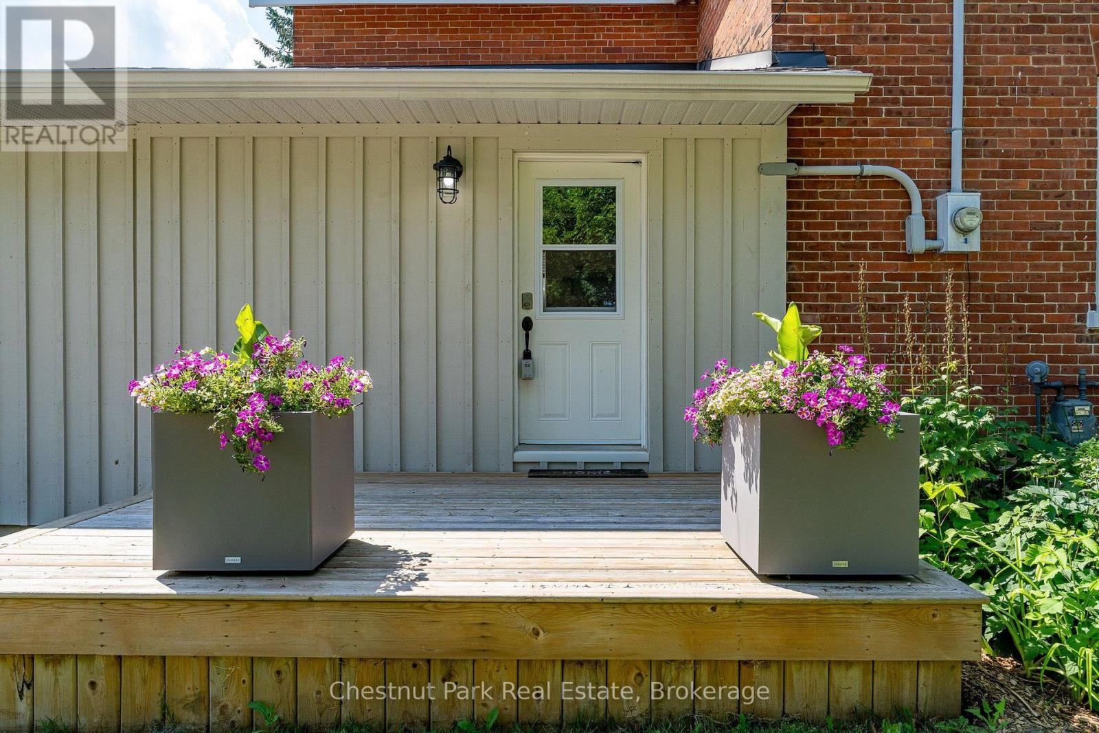 9 Wellington Street E, Clearview (Creemore), Ontario  L0M 1G0 - Photo 8 - S13700006