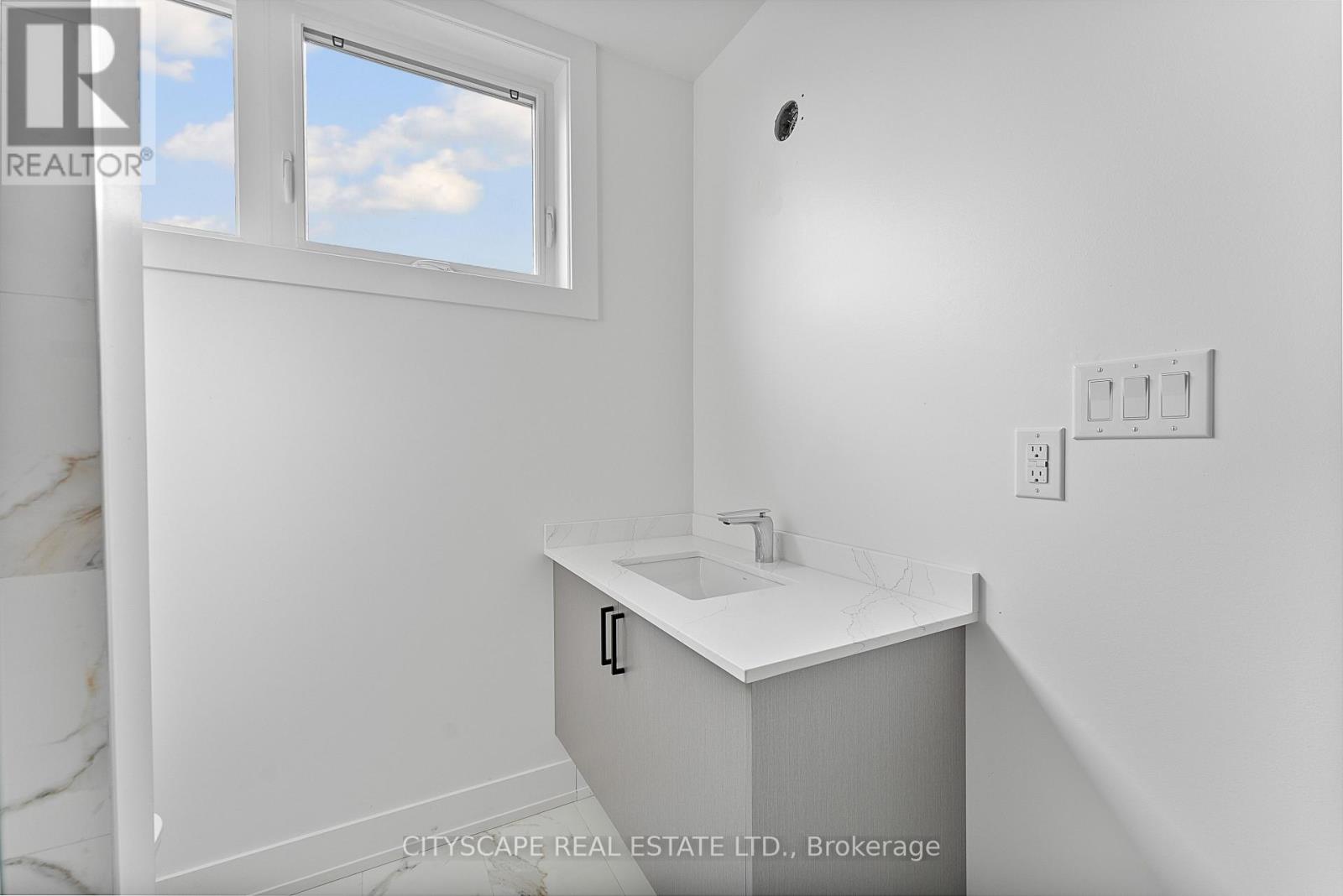 1 - Lower - 589 Oakwood Avenue, Toronto, Ontario M6E 2X8 - Photo 31 - C13699918