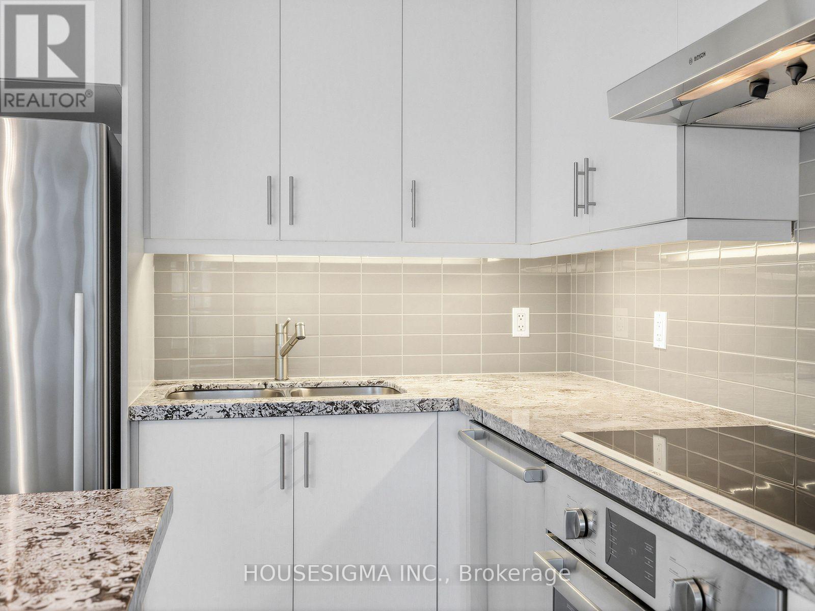 2504 - 1 The Esplanade Drive, Toronto, Ontario M5E 0A8 - Photo 13 - C13700054