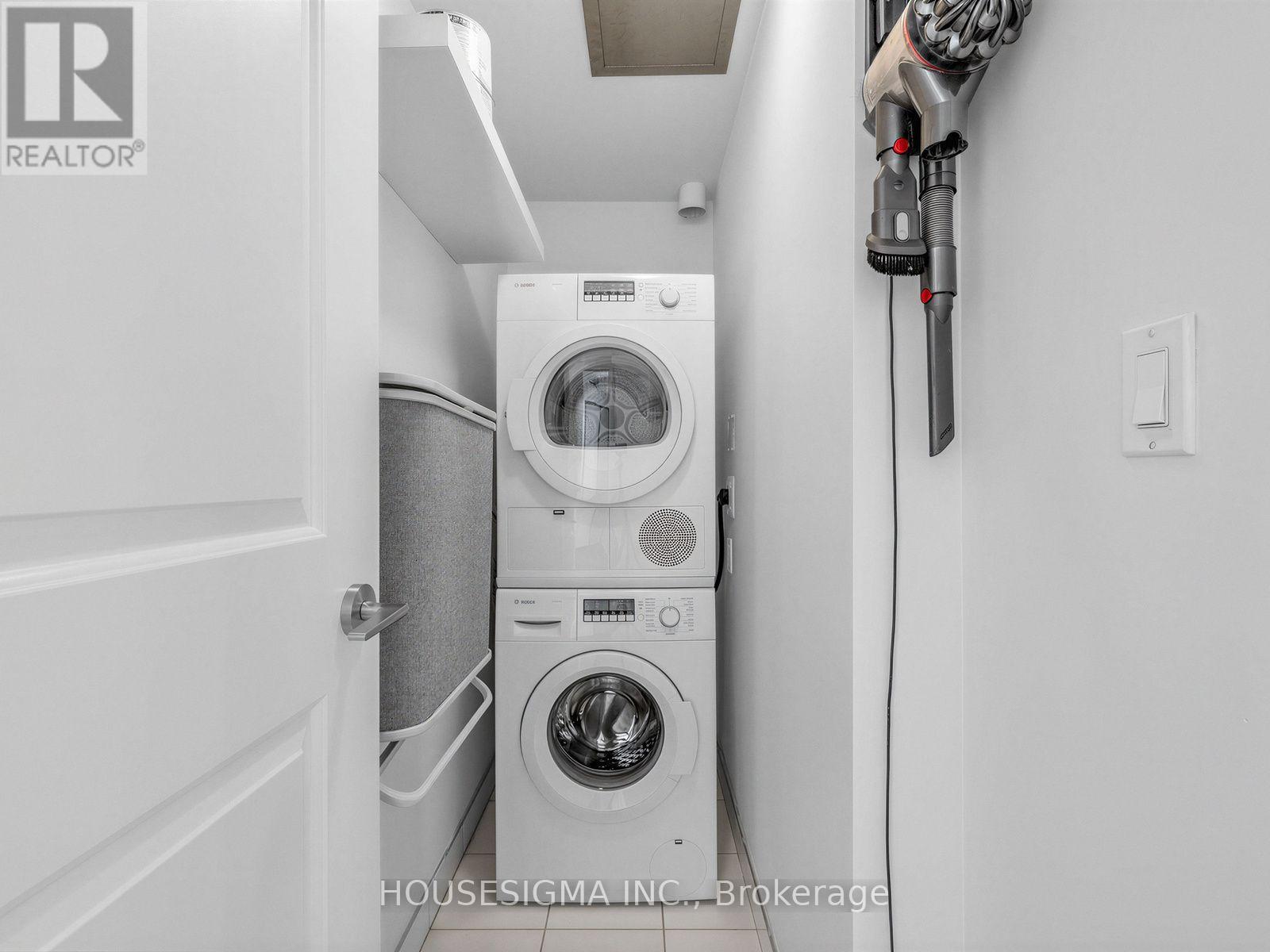 2504 - 1 The Esplanade Drive, Toronto, Ontario M5E 0A8 - Photo 25 - C13700054
