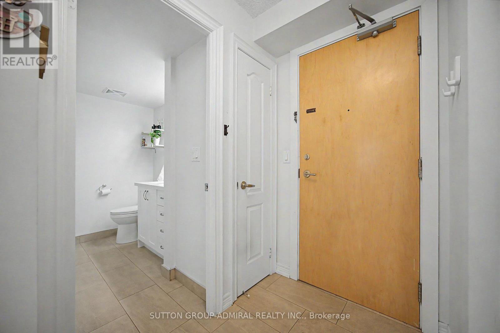 706 - 212 Eglinton Avenue, Toronto, Ontario M4P 0A3 - Photo 2 - C13700078