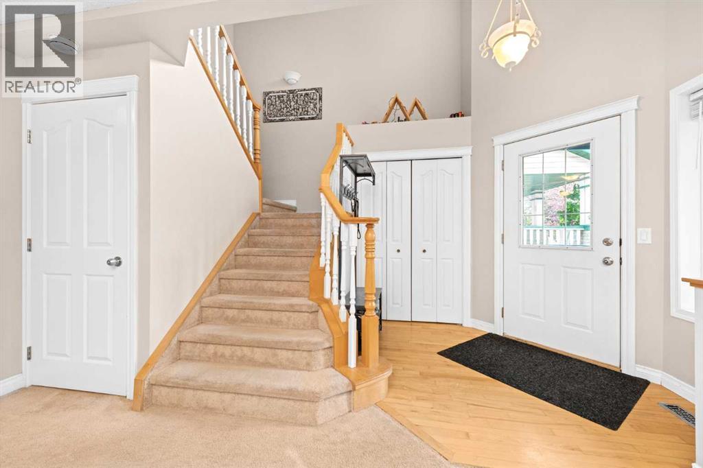 40 Hidden Point NW, Calgary, Alberta  T3A 5P5 - Photo 5 - A2327130