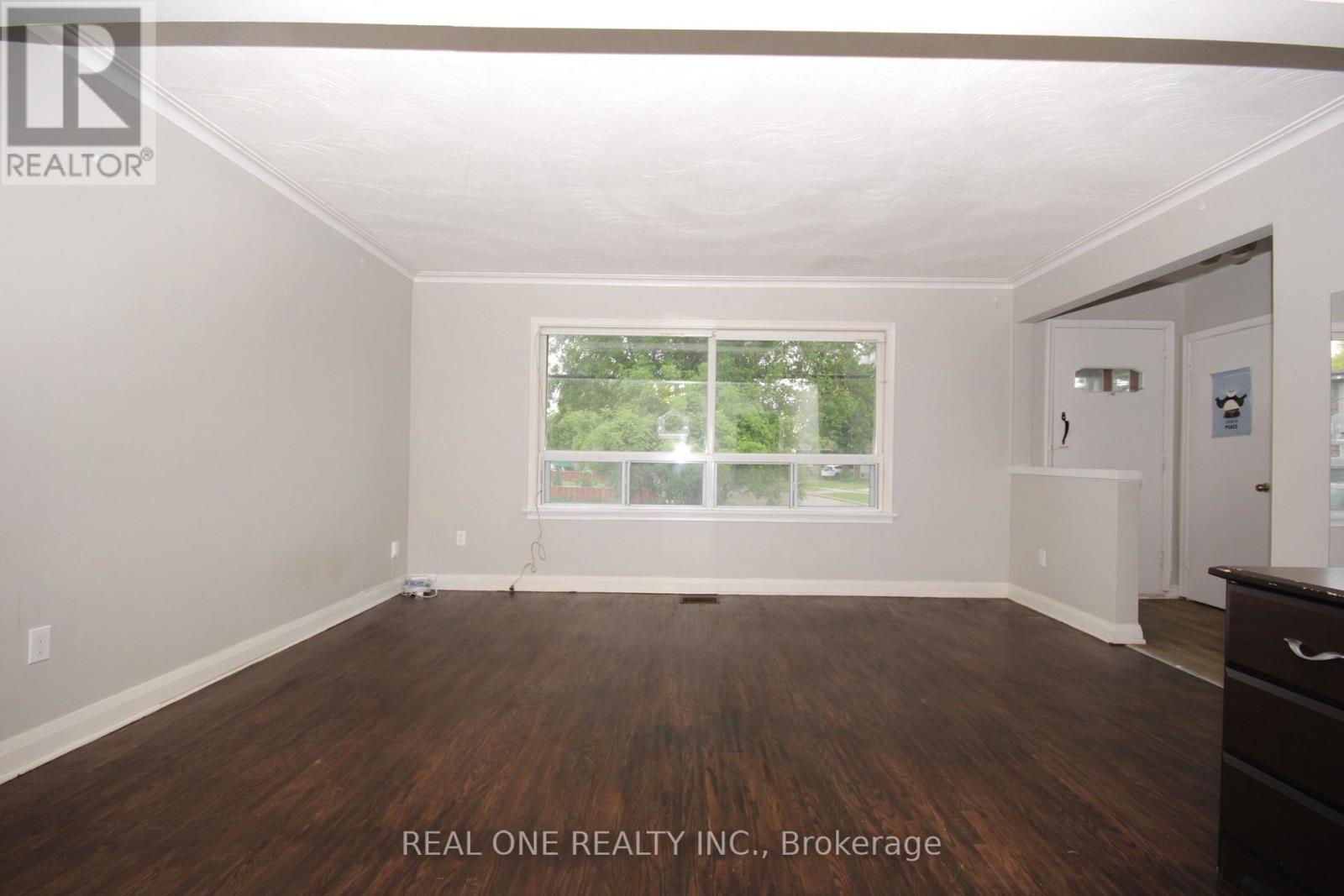Main - 157 Shropshire Drive, Toronto, Ontario  M1P 1Z6 - Photo 2 - E13699952