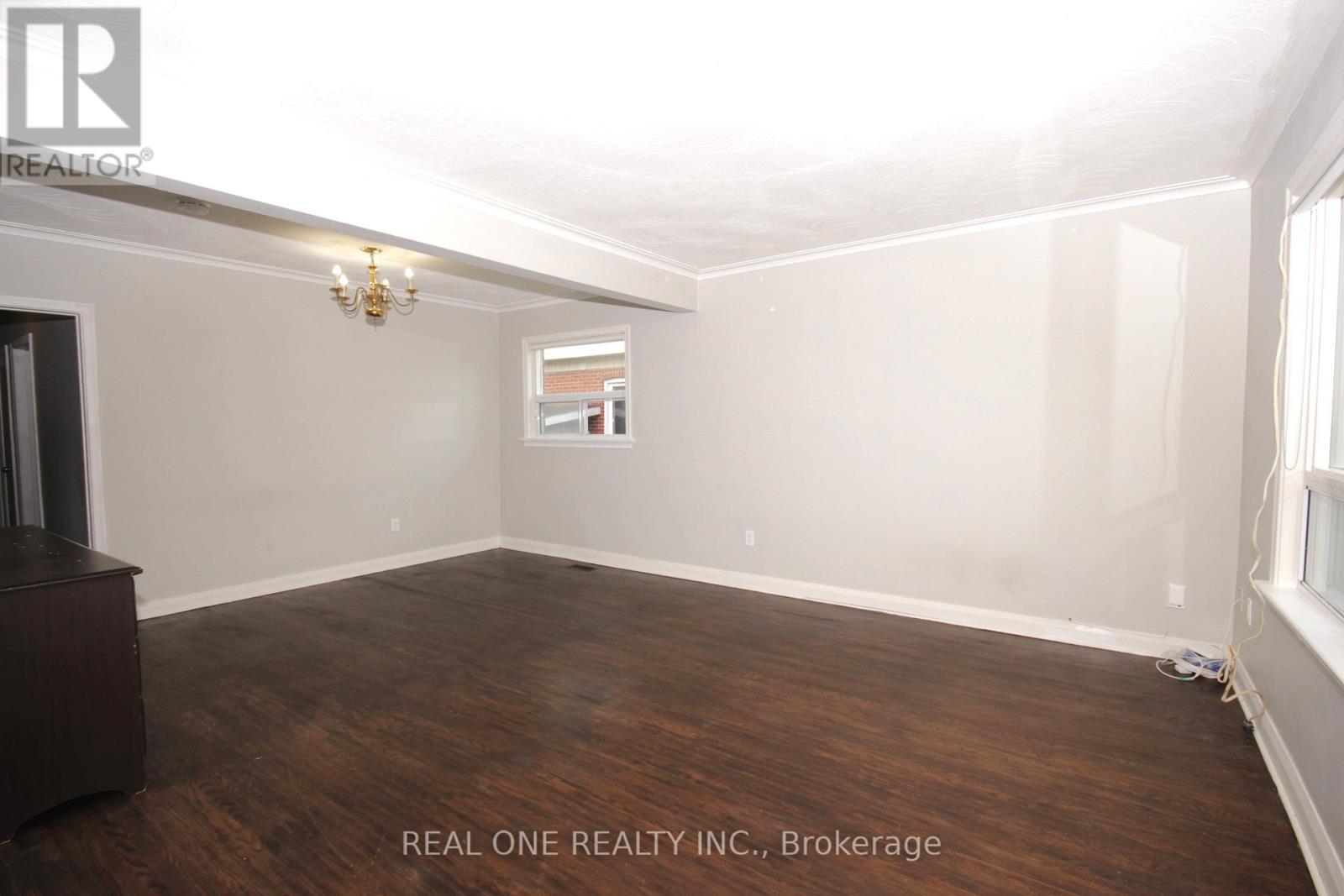 Main - 157 Shropshire Drive, Toronto, Ontario  M1P 1Z6 - Photo 4 - E13699952