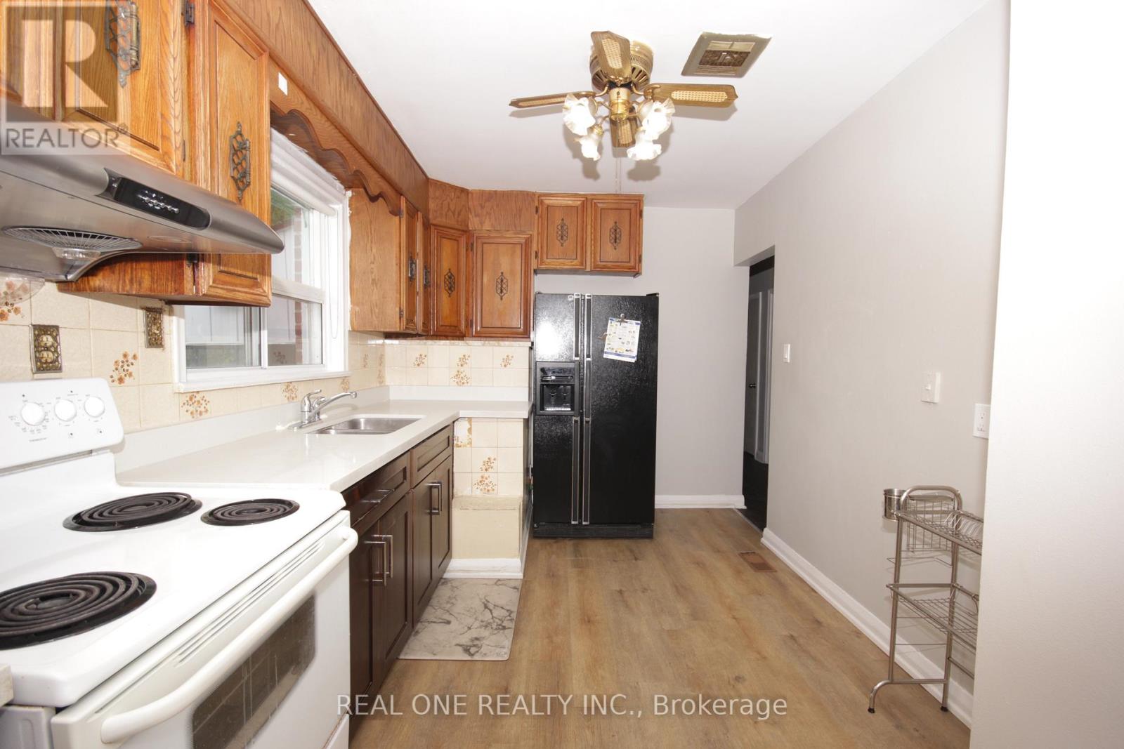 Main - 157 Shropshire Drive, Toronto, Ontario  M1P 1Z6 - Photo 6 - E13699952