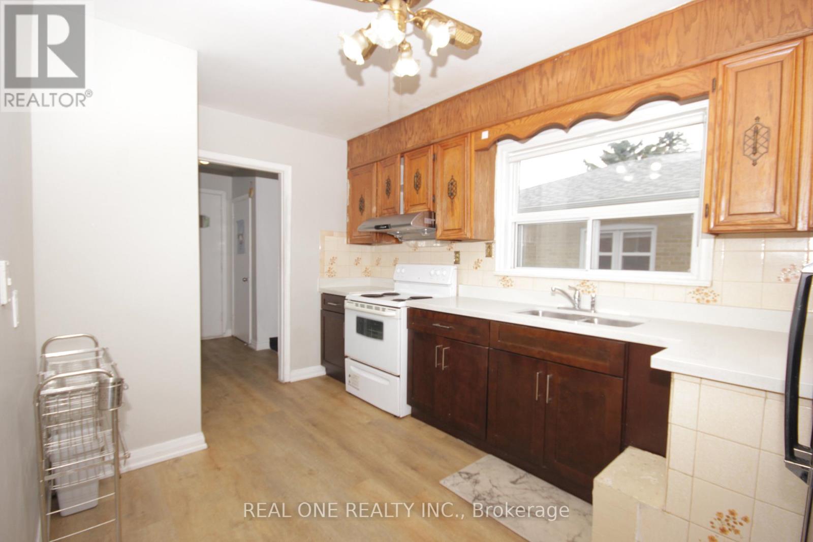 Main - 157 Shropshire Drive, Toronto, Ontario  M1P 1Z6 - Photo 7 - E13699952