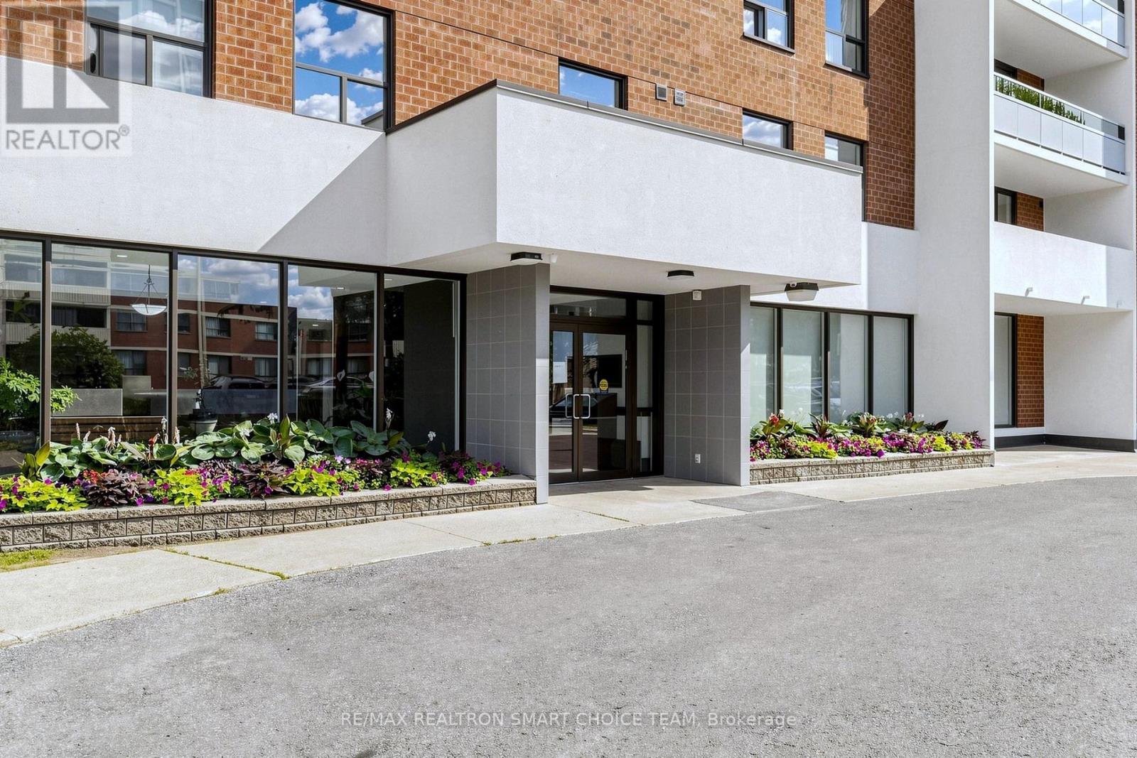 907 - 1250 Bridletowne Circle, Toronto, Ontario M1W 2V1 - Photo 3 - E13699986