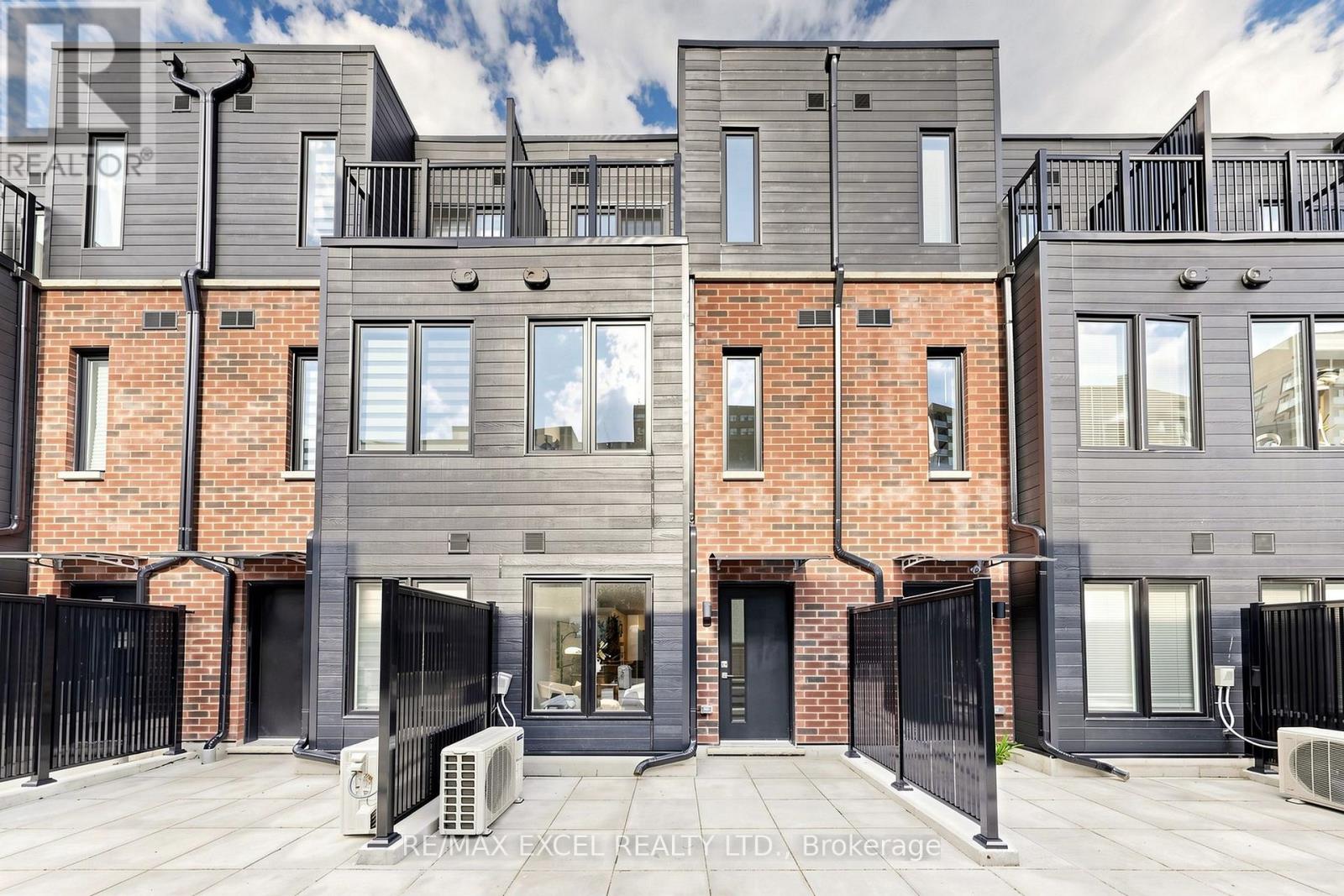 46 - 30 Calamint Lane, Toronto, Ontario M1W 2H1 - Photo 2 - E13700026