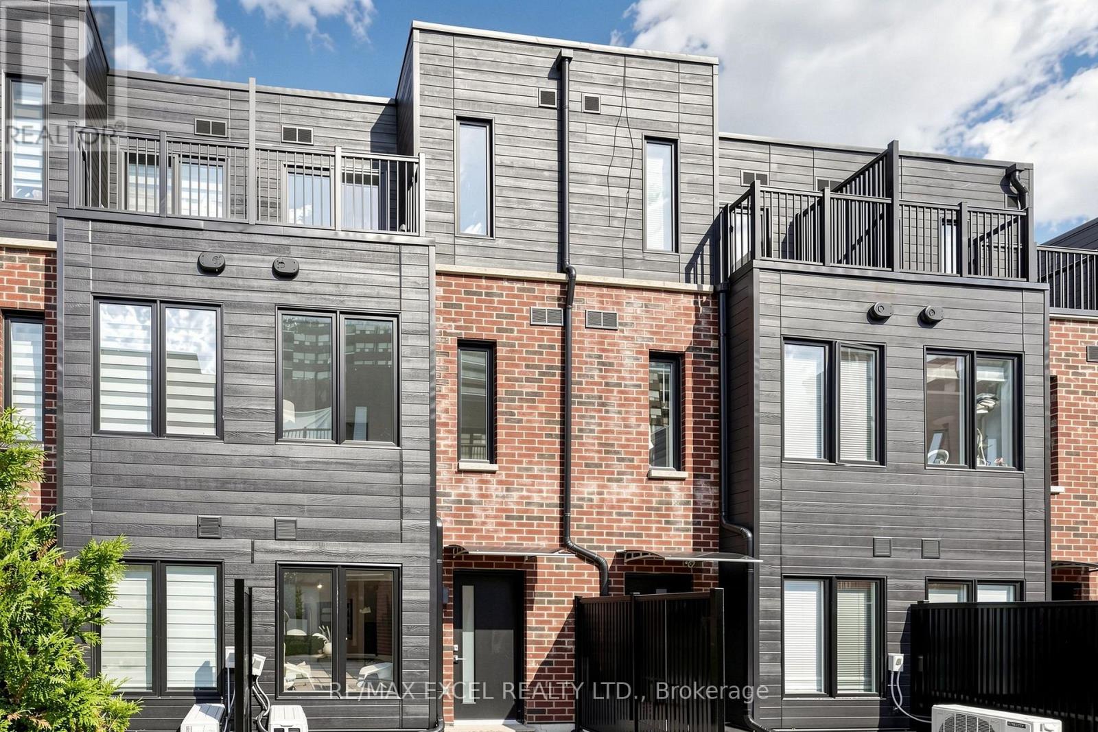 46 - 30 Calamint Lane, Toronto, Ontario M1W 2H1 - Photo 3 - E13700026