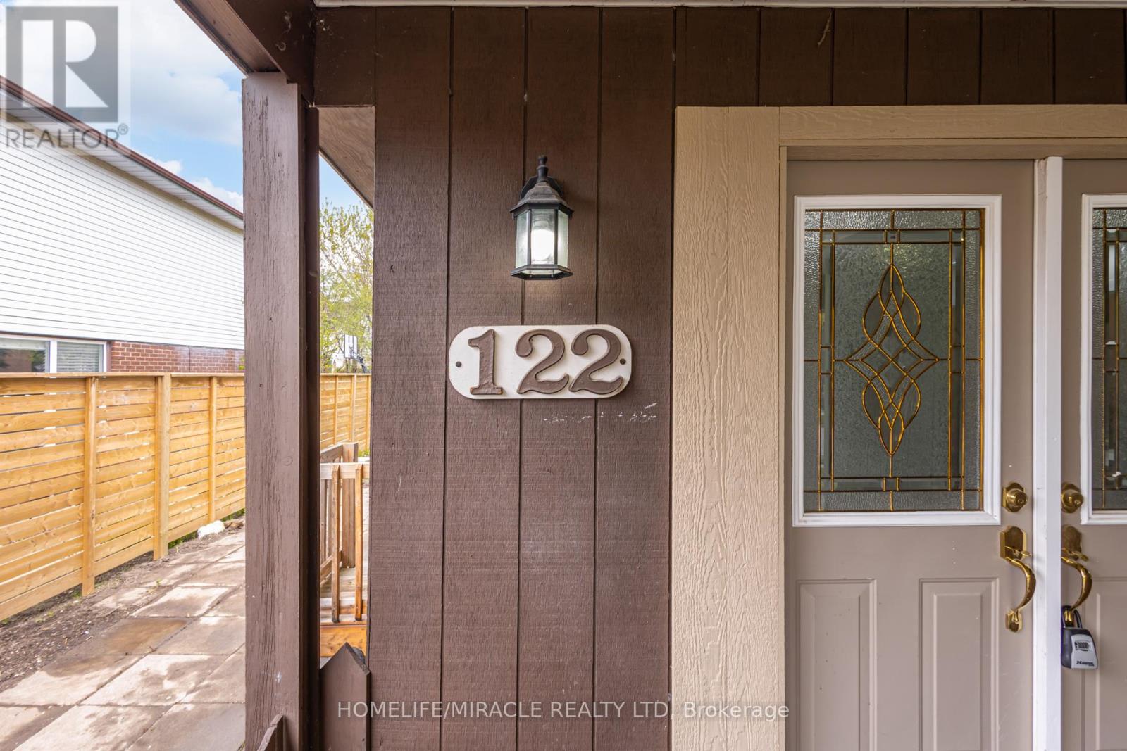122 ORMOND DRIVE, Oshawa, Ontario
