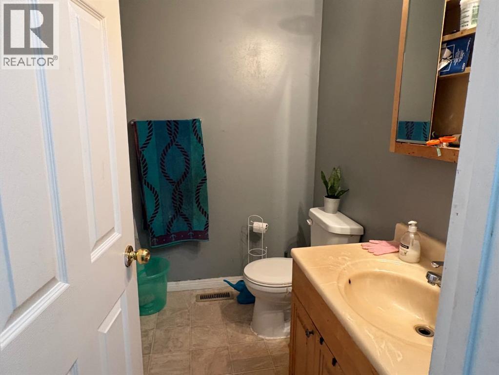66 Upland Road W, Brooks, Alberta  T1R 1G7 - Photo 5 - A2334236