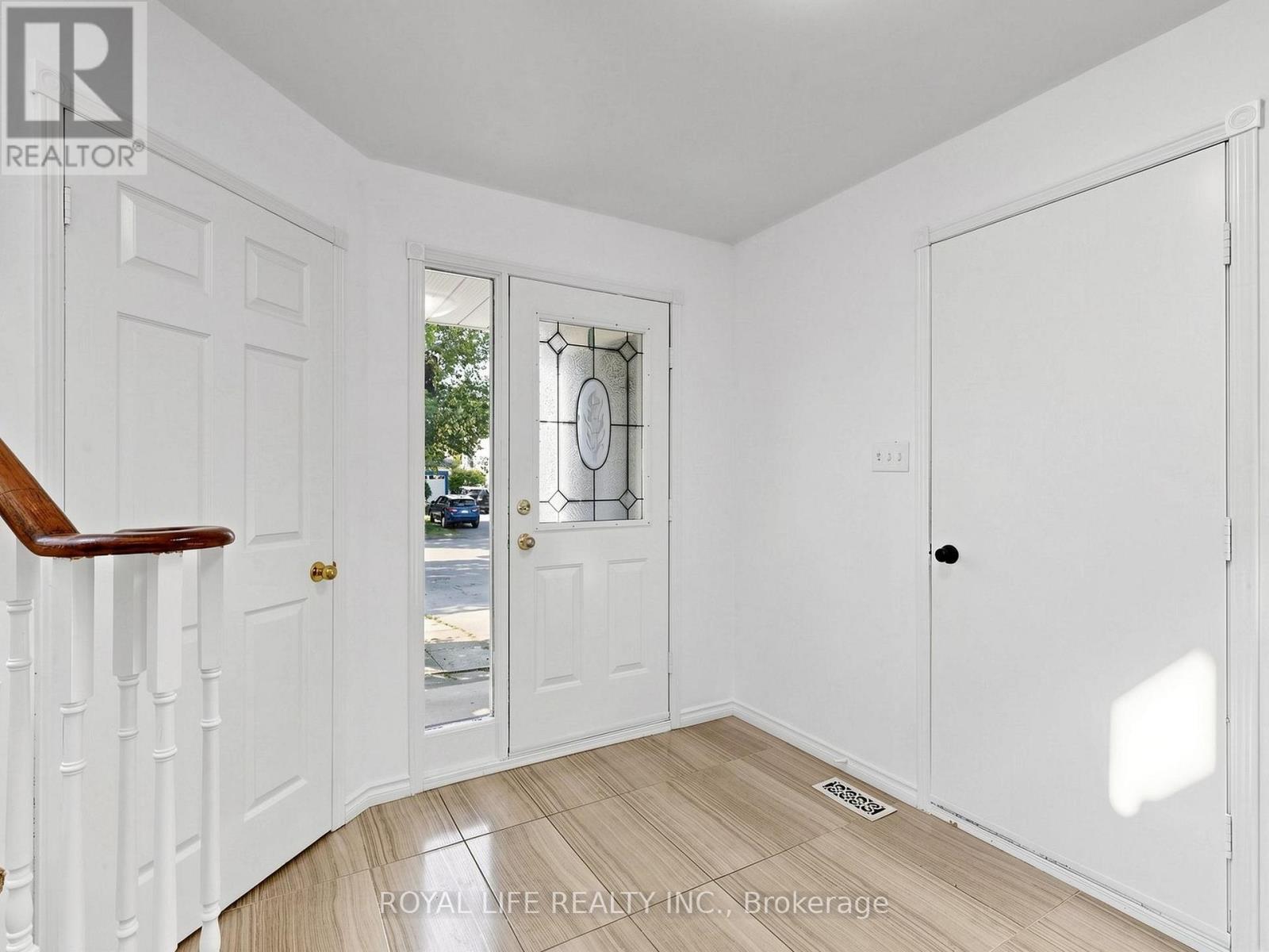 985 Linden Street, Innisfil, Ontario  L9S 1W4 - Photo 3 - N13700014
