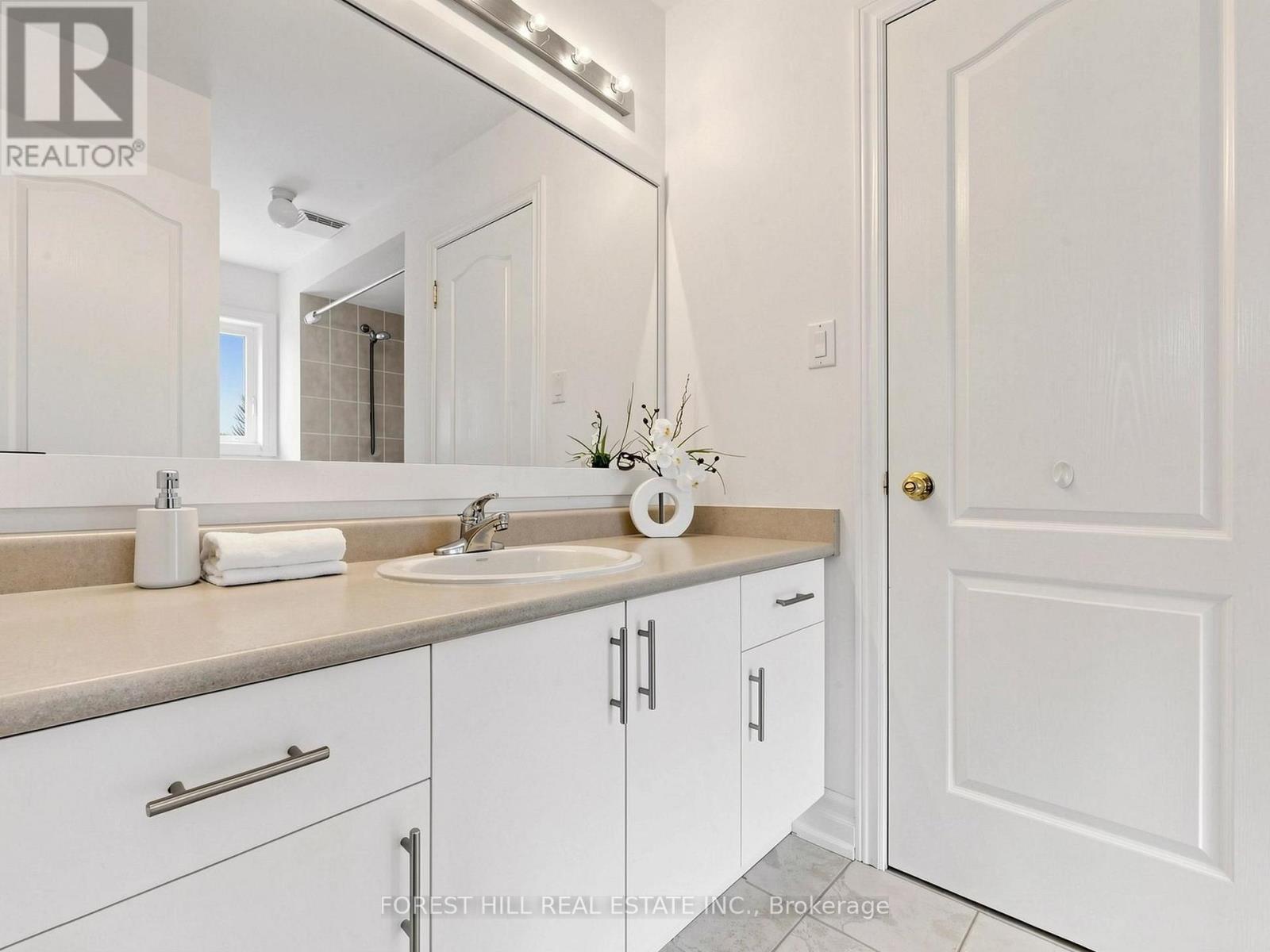 49 Grange Drive E, Richmond Hill, Ontario  L4E 4T1 - Photo 25 - N13700020