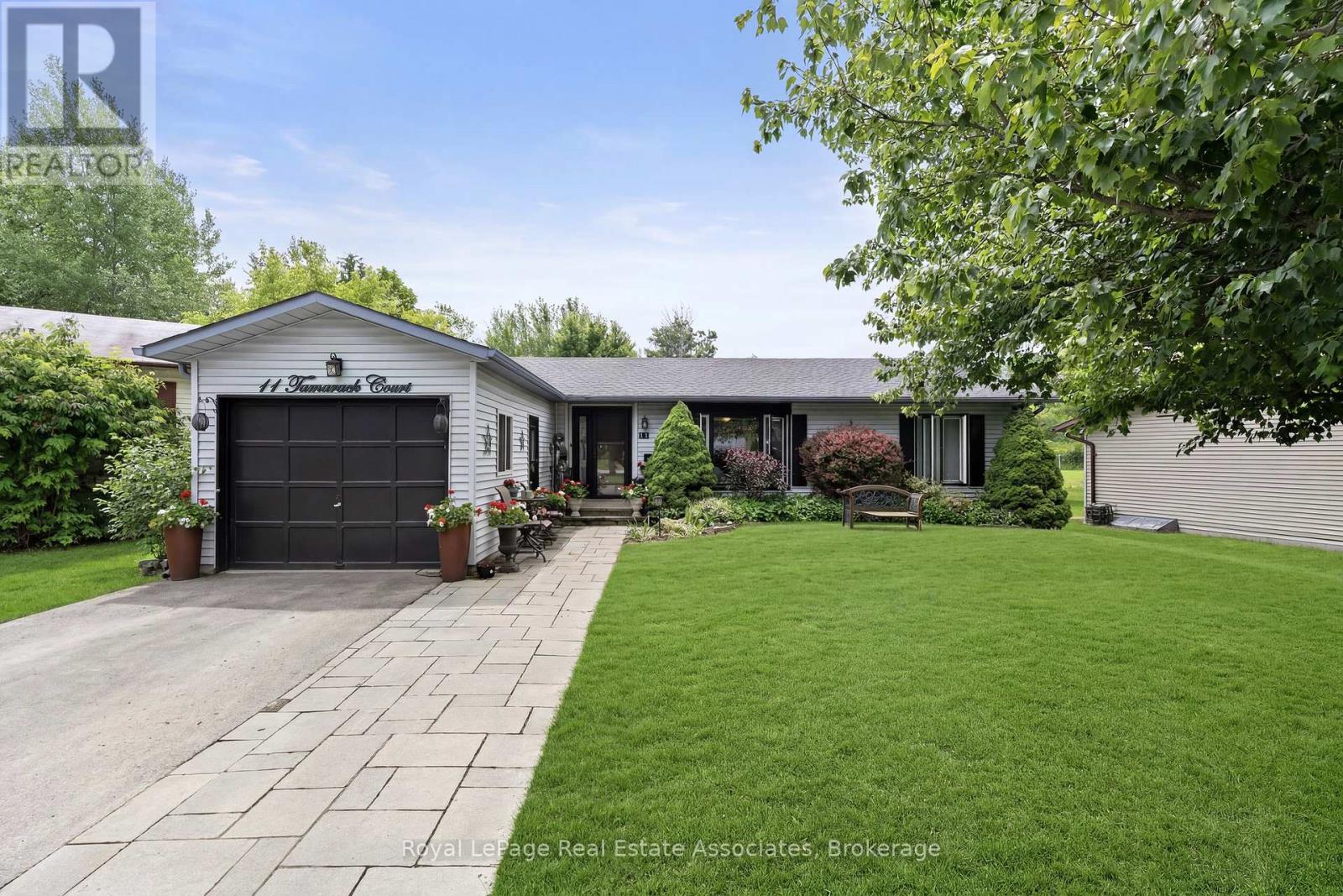 11 Tamarack Court, New Tecumseth, Ontario  L0G 1W0 - Photo 1 - N13700120